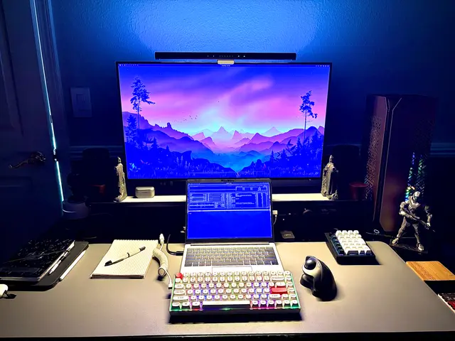 Framework 13 docked to my Dell DELL-U3225QE UltraSharp 32 inch 4K UHD 120Hz . Peaceful and fun!